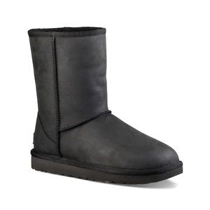 UGG Classic Short Boots in Black Leather